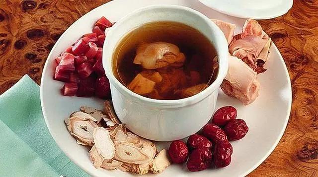 男子约3名“女大学生”宾馆过夜，因“承受不起”，无奈求助民警