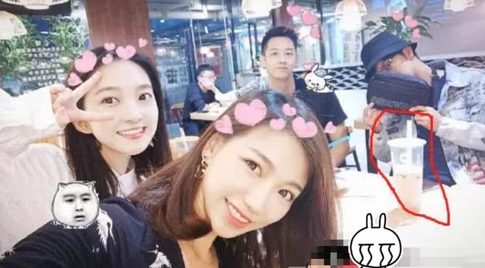 《心动的信号》嘉宾聚会,大师兄前奶茶遭质疑,这是吴沛的?