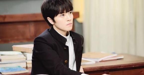 《小女花不弃》中她反串男二号,饰演林依晨哥哥,网友:邢恩最帅