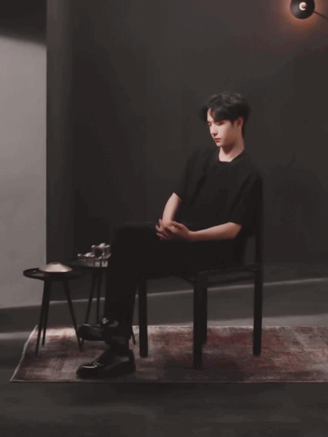 壹知肤:黑色头发显土?这几款发型分分钟让你美出天际!