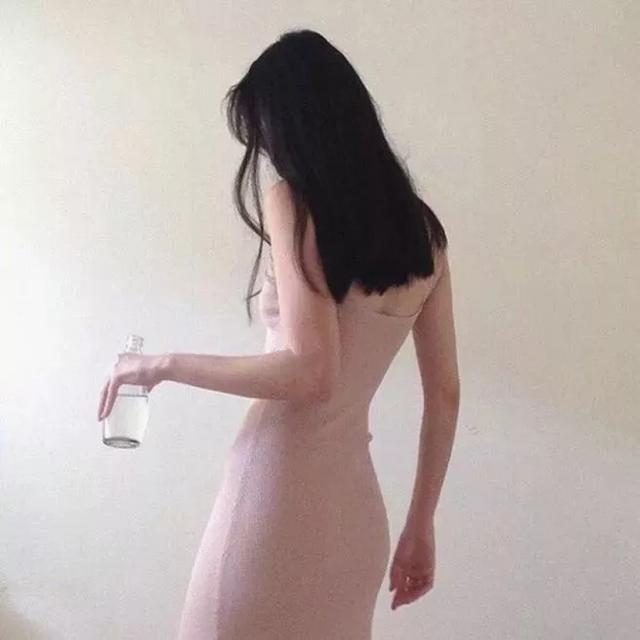 壹知肤:黑色头发显土?这几款发型分分钟让你美出天际!