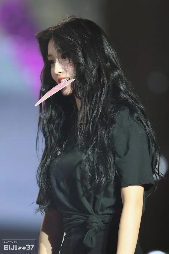 壹知肤:黑色头发显土?这几款发型分分钟让你美出天际!