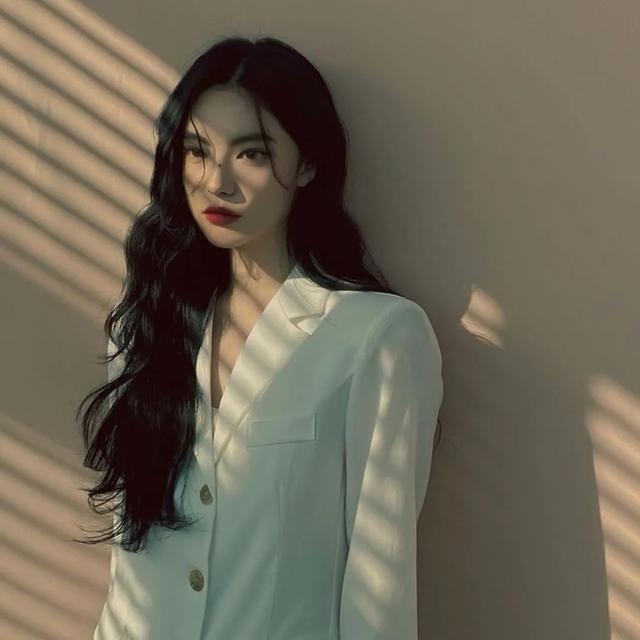 壹知肤:黑色头发显土?这几款发型分分钟让你美出天际!