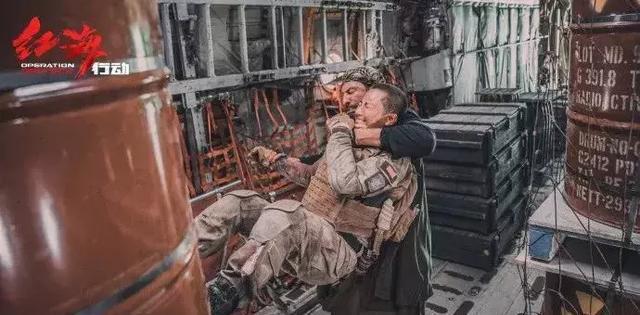 《红海行动》海报文案,居然比战狼还燃!