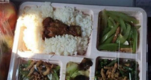 揭秘火车上的盒饭为什么卖到那么贵,看完厨师做饭你就知道了