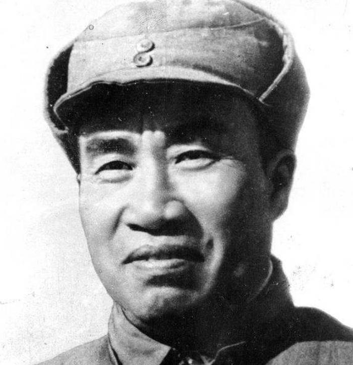 他是朱老总的同门师兄, 深受蒋介石器重, 死后宋美龄亲自为他守灵