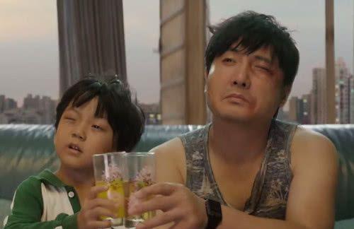 飞驰人生:张驰为何“抢跑”?看完儿子的下一个动作,瞬间泪目