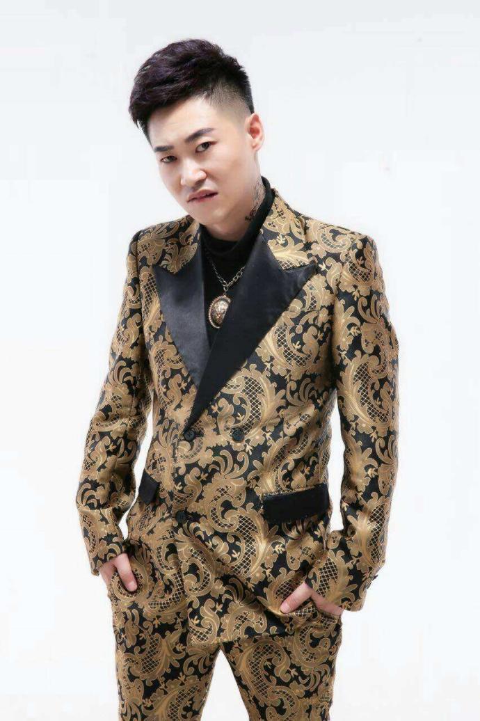 舞帝利哥徒弟九天抵触签约,除了因为利益可能还有这两方面原因