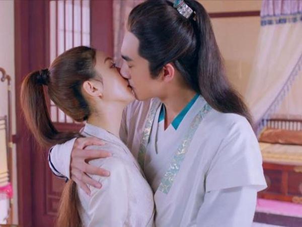 赵丽颖吻戏合集:前4位都是“假的”,最后一位才是“真的”!