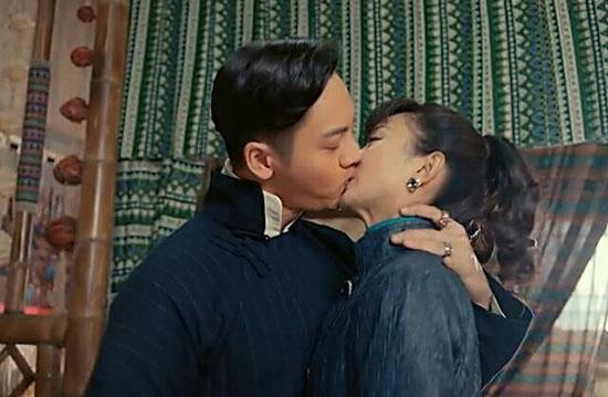 赵丽颖吻戏合集:前4位都是“假的”,最后一位才是“真的”!