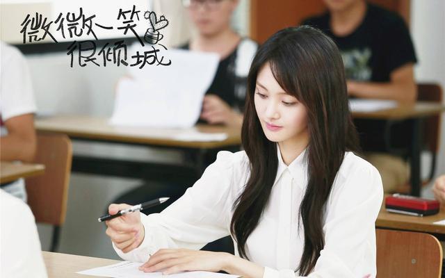 郑爽放飞自我?人设崩塌?其实她只不过在坚持做自己