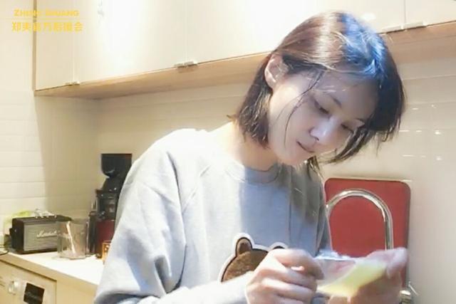 郑爽放飞自我?人设崩塌?其实她只不过在坚持做自己