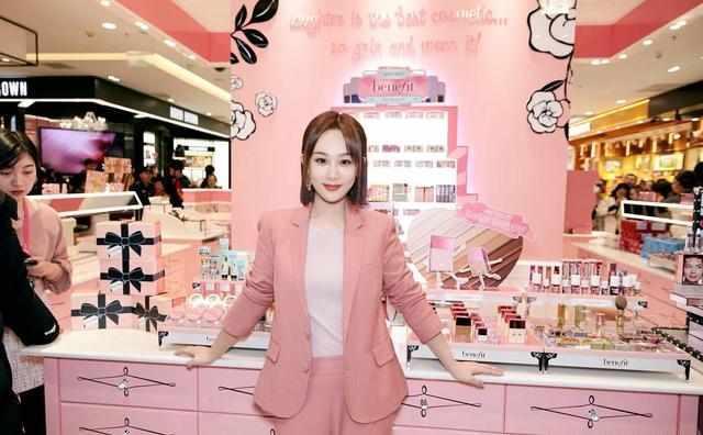 被杨紫“新”发型和发型惊艳了,2019年染这款摩卡色,减龄又时尚