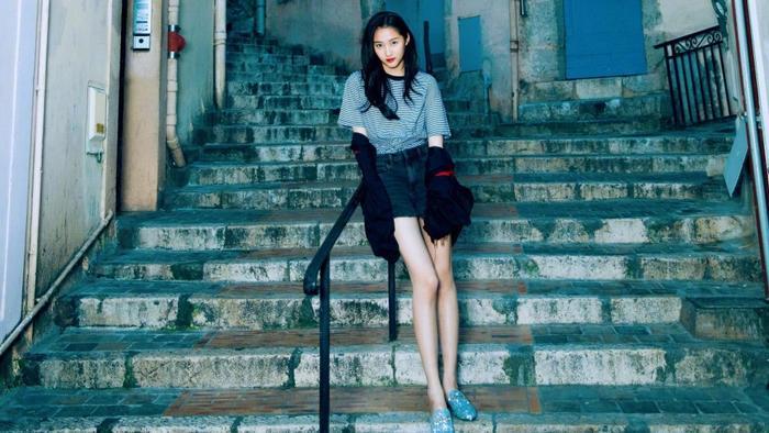 张艺兴被问怎么评价关晓彤,他的回答令人遐想,就不怕鹿晗吃醋吗