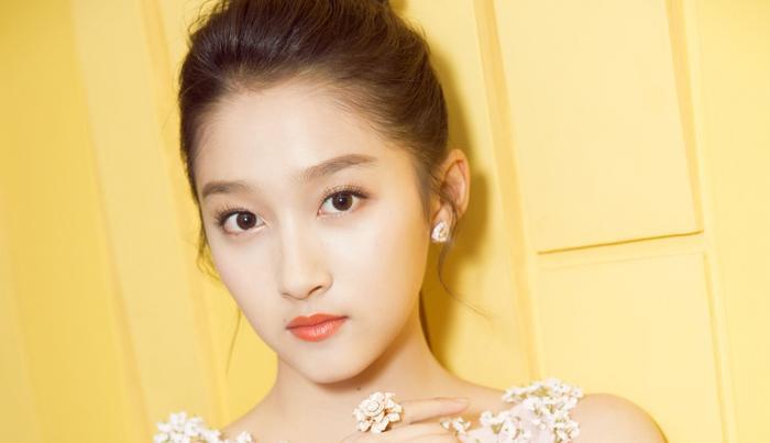 张艺兴被问怎么评价关晓彤,他的回答令人遐想,就不怕鹿晗吃醋吗