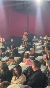 ​黄新淳亮相谈感想，说在电影里发现很多喜欢的细节，会反复观看……