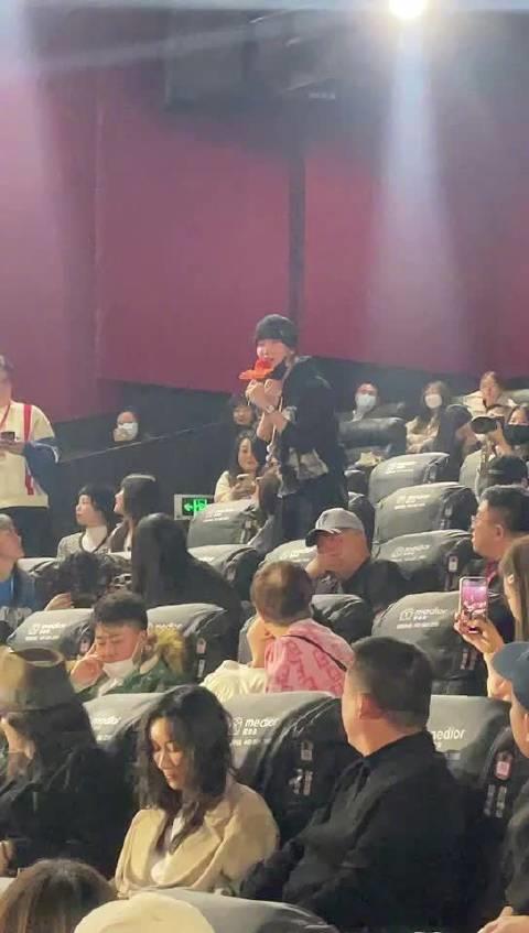 黄新淳亮相谈感想,说在电影里发现很多喜欢的细节,会反复观看……