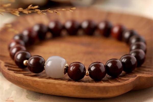 小叶紫檀手串怎么盘玩 小叶紫檀手串盘多久可以戴 小叶紫檀手串怎么盘玩 小叶紫檀手串盘多久可以戴