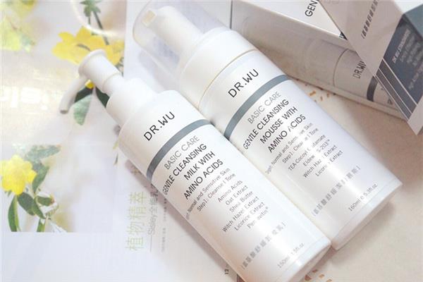 氨基酸洗面奶有卸妆的功能吗 氨基酸洗面奶用久了会怎么样 氨基酸洗面奶有卸妆的功能吗 氨基酸洗面奶用久了会怎么样