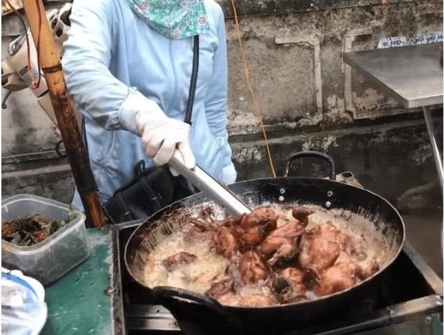 女子学校门口卖这“小吃”,一只10元,每天卖200只还算少的