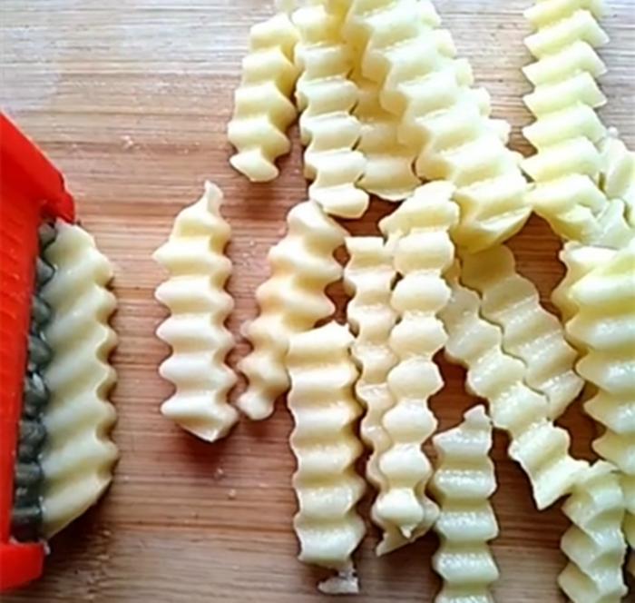 在家就能做四川风味小吃天蚕土豆,麻辣爽口!!