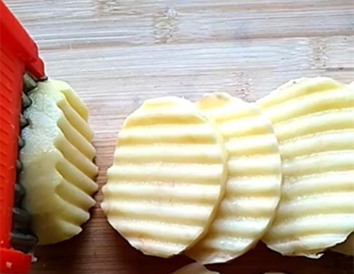 在家就能做四川风味小吃天蚕土豆,麻辣爽口!!