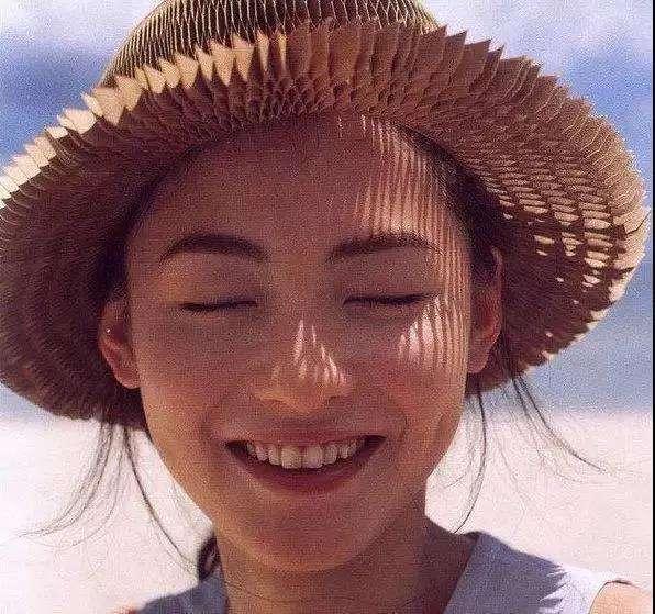 张柏芝的第三个孩子的父亲是谁?难道是谢霆锋!