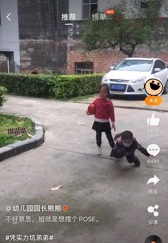 囧哥:一场游击战!英国居民扮成植物也要出门