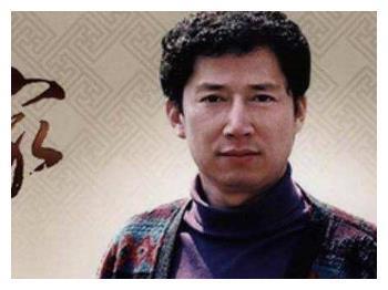 中国穷小子娶77岁美国女星,继承70亿遗产,回国后日捐7万