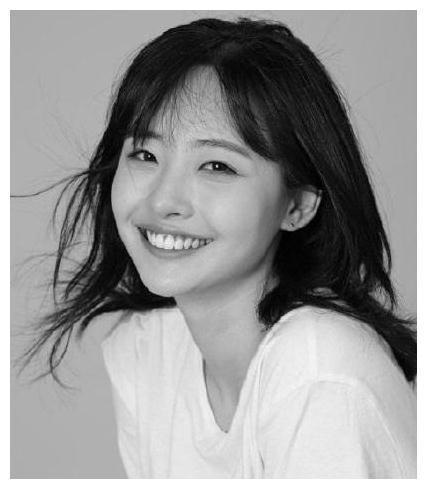 韩国女明星宋慧仁自曝同性恋情,晒亲密照,被韩国网友疯狂攻击