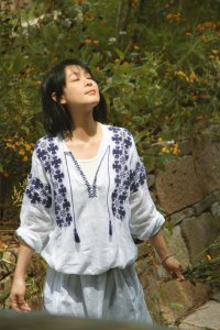 ​靠歌手出道却公开表白有妇之夫，半退隐后拍电影被爆票房造假