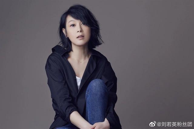 靠歌手出道却公开表白有妇之夫,半退隐后拍电影被爆票房造假