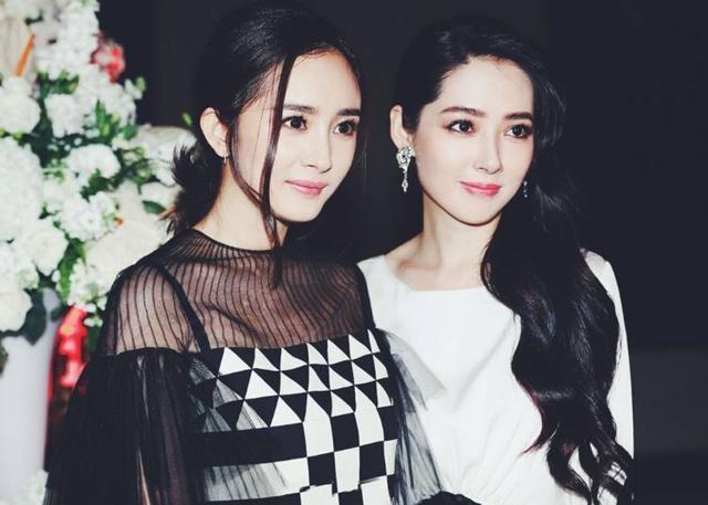 杨幂和邓伦两人关系就非常暧昧了,很多人网友都觉得杨幂在撩邓伦