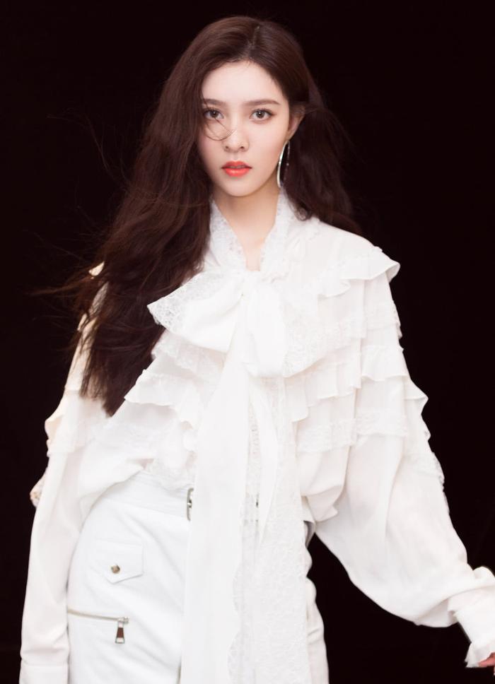 她曾是韩国JYP练习生,还跟王嘉尔传绯闻,俏皮可爱的魅力少女