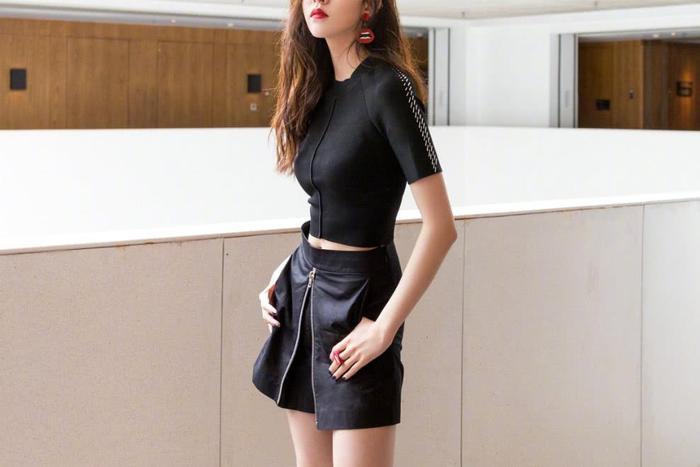 她曾是韩国JYP练习生,还跟王嘉尔传绯闻,俏皮可爱的魅力少女