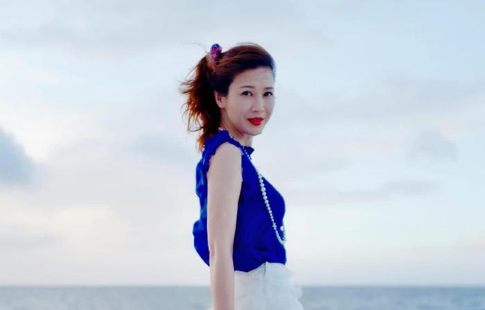 39岁童蕾近照曝光,隐瞒了5年的富豪老公,原来是我们熟悉的他