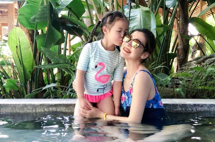 39岁童蕾近照曝光,隐瞒了5年的富豪老公,原来是我们熟悉的他