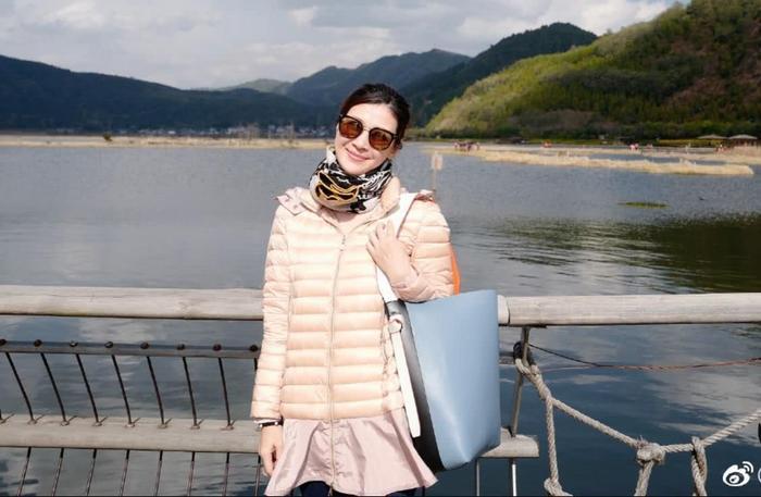 39岁童蕾近照曝光,隐瞒了5年的富豪老公,原来是我们熟悉的他