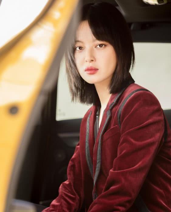 辛芷蕾只不过剪了齐刘海,气质变得更减龄了,早该选这款刘海了