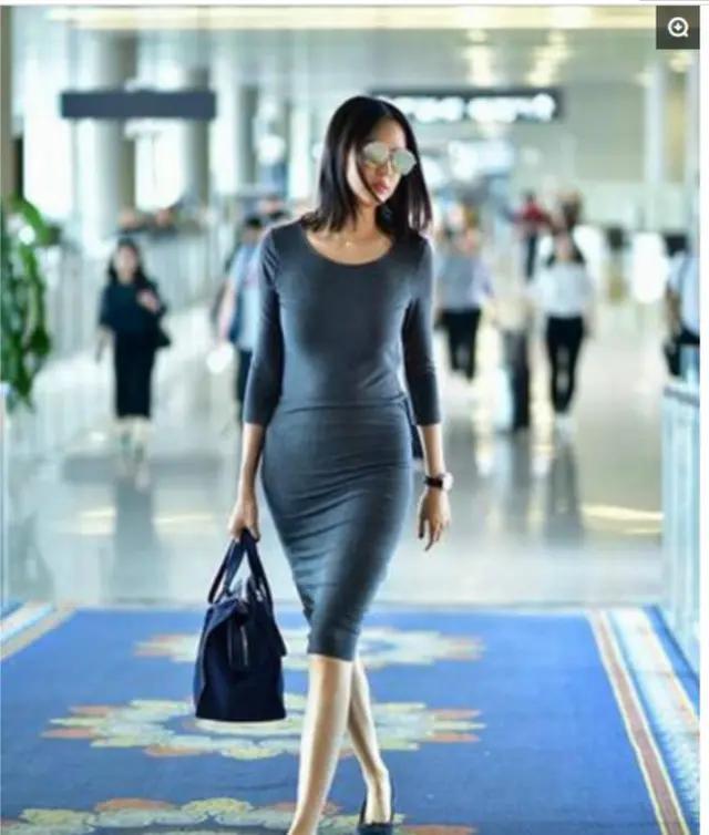 “世界小姐”冠军张梓琳现身机场,1米82身高一下就被网友发现了