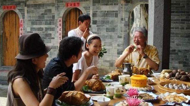 《射雕英雄传》中的洪七公，原型现在还活着，你们都认识！