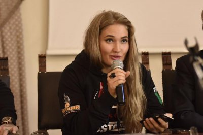 ​她是俄罗斯泰拳王，颜值与实力并存，因李小龙电影走上格斗道路