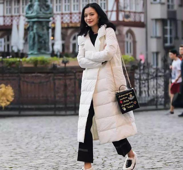 冬季更要穿“冷色系”,这样搭配,让你秒变气质冷美人!