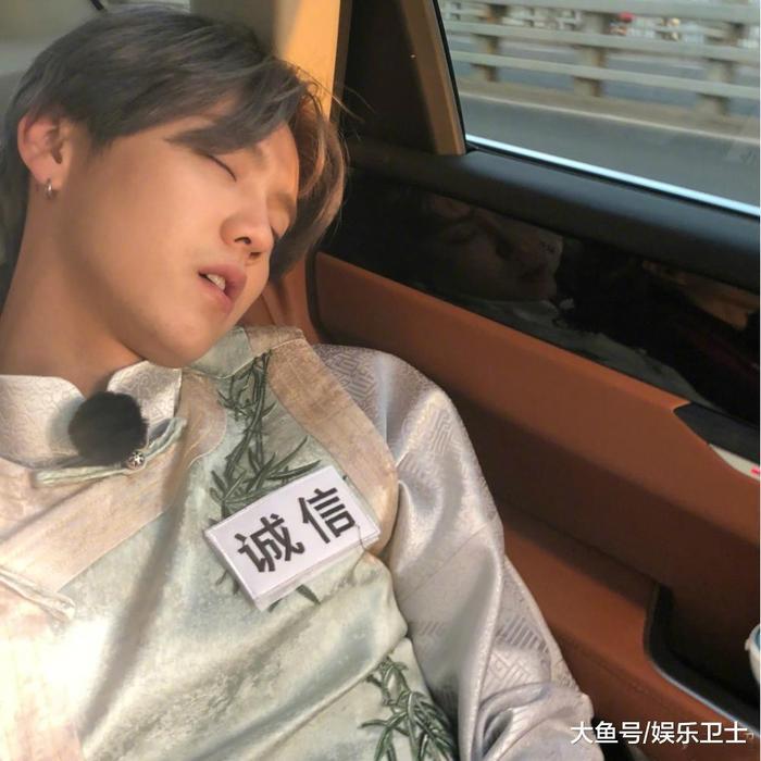 鹿晗生日陈赫李晨晒跑男合照, 无意中暴露Angelababy素颜状态差