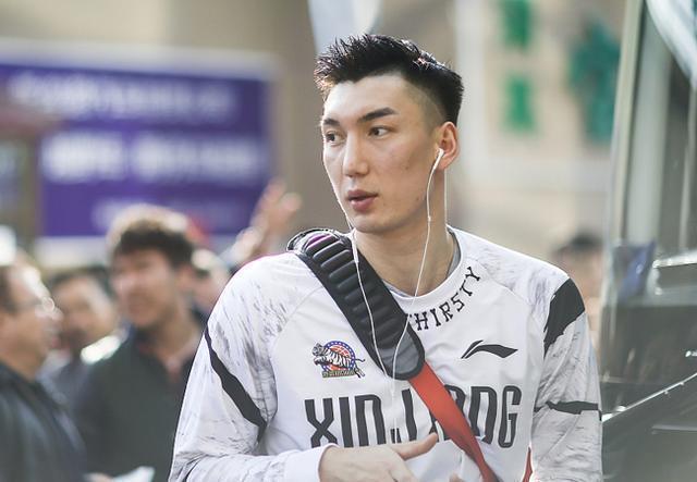 他曾是一战成名的男篮国手,如今却被女友抛弃,还沦为边缘人物
