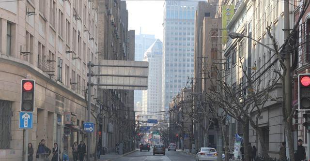 朦胧派代表诗人—北岛富有哲理的诗,蕴藉深沉,震撼人心