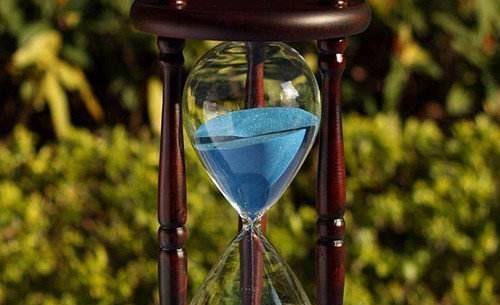 朦胧派代表诗人—北岛富有哲理的诗,蕴藉深沉,震撼人心