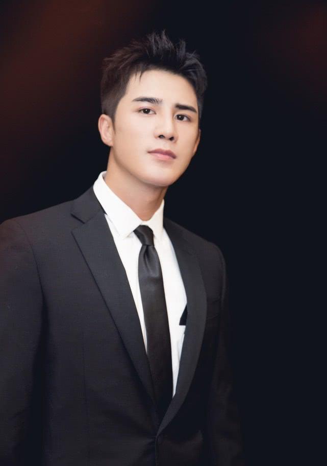 明明是霸道总裁专业户,现在却频繁参加真人秀,他不拍戏了?