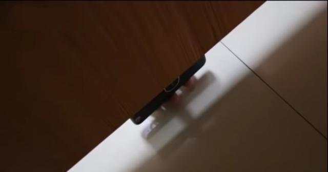 偷拍女护士上厕所,被抓住后男子“神”狡辩,我进去找吃的