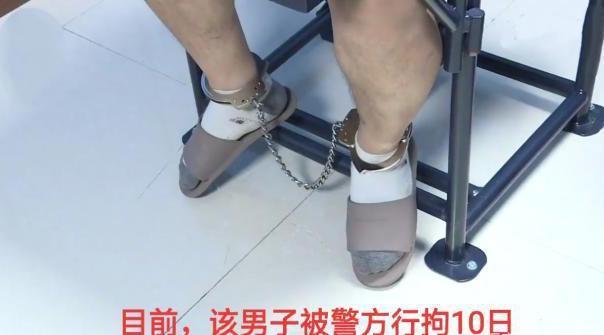 偷拍女护士上厕所,被抓住后男子“神”狡辩,我进去找吃的